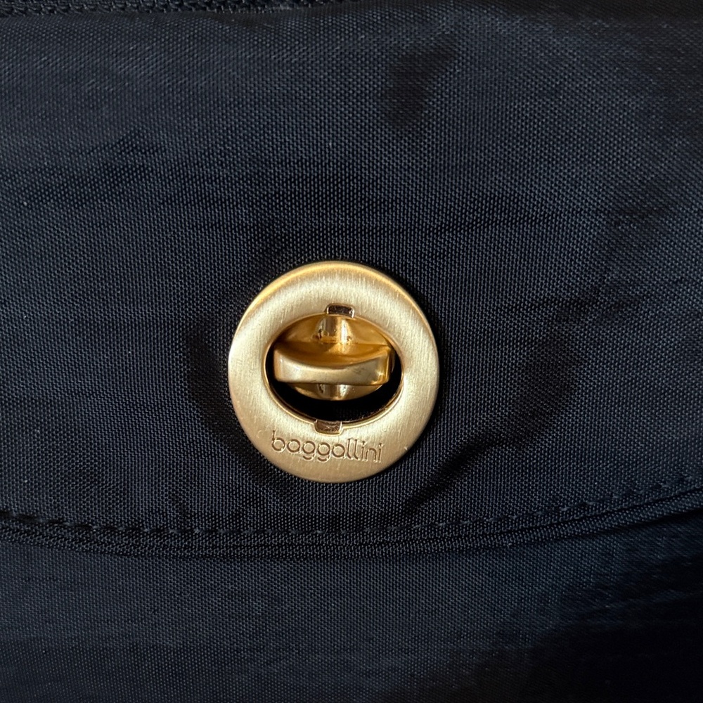 Baggallini Black Shoulder Bag EUC - Picture 2 of 13